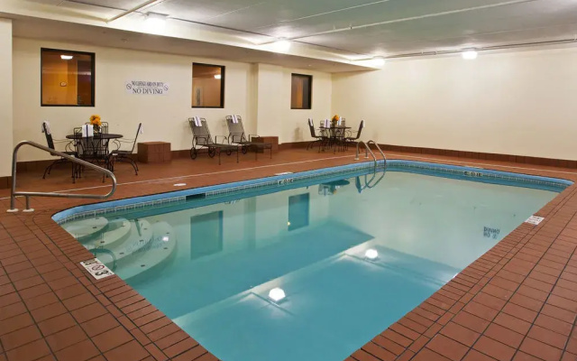 Holiday Inn Express London-I-70