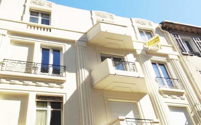 Отель Bateguier One bedroom Cannes вид на фасад