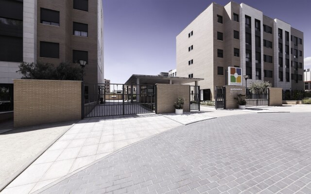 Отель Compostela Suites вид на фасад