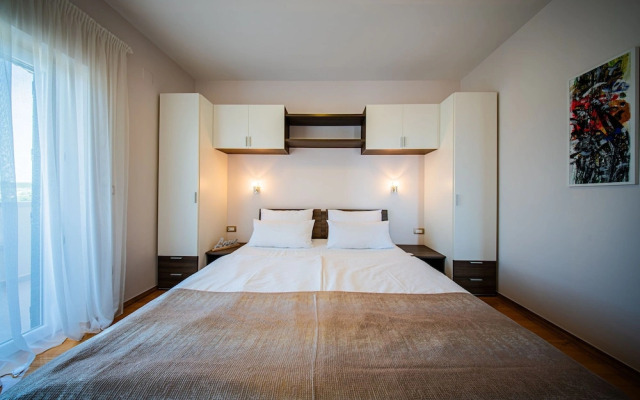 Apartments Tomo