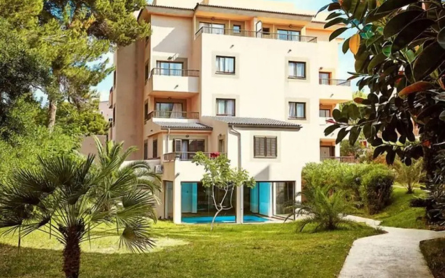 Aparthotel Cala Guya