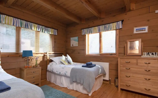 Cozy Holiday Home in Little Petherick near Beaches