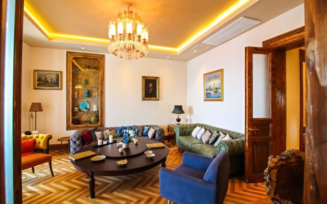 Отель Maroon Residence комната для гостей