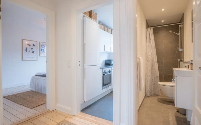 Apartment Sleeps 2 With Free Parking