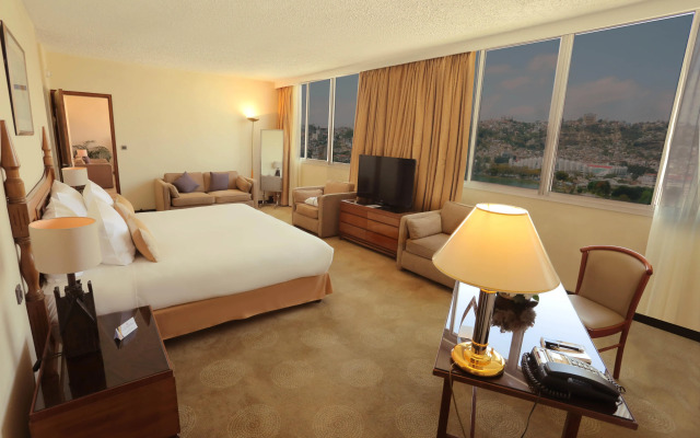 Carlton Hotel