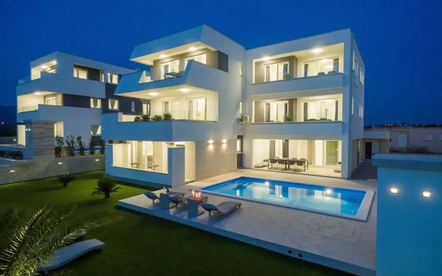 Apartments & Rooms Pool Villas Maris