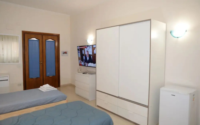 Room in Guest Room - Emilio's Home Triple Room in our Cozy and Comfortable Establishment