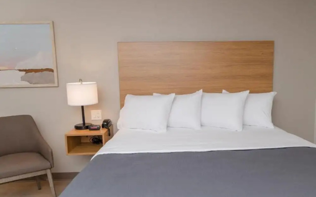LivAway Suites Phoenix-Surprise