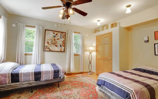 Private Deck & City Views! Spacious Cincinnati Apt