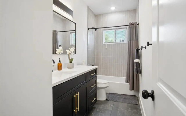 Stylish Downtown Retreat Near the Alamodome