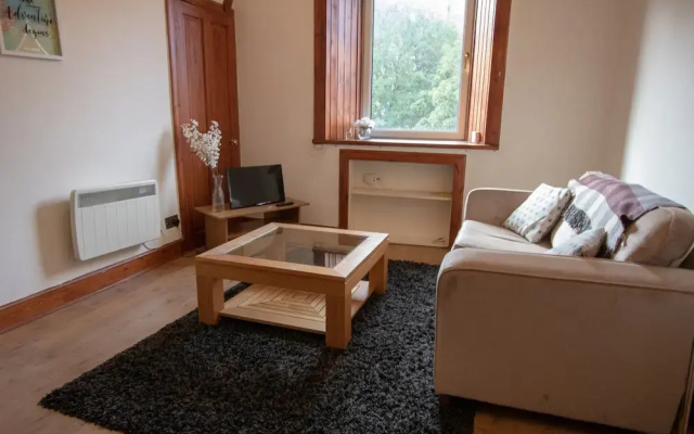 1 Bedroom Flat In Broughton