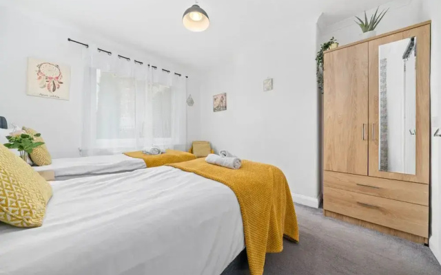 Two Bedroom Apartment by Klass Living Serviced Accommodation Motherwell - Anderson Apartment With WiFi &Parking