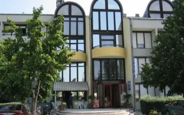 Hotel Napsugar вид на фасад