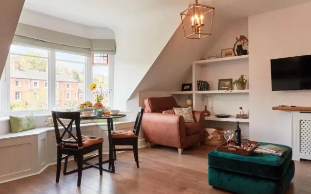 Olde Englishe Apt 4