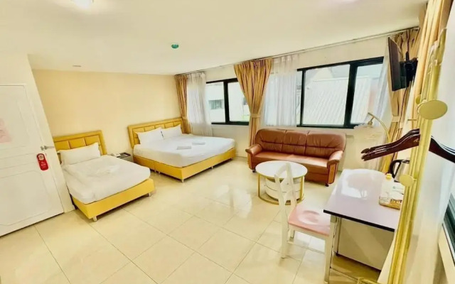 ABCYQ Hotel