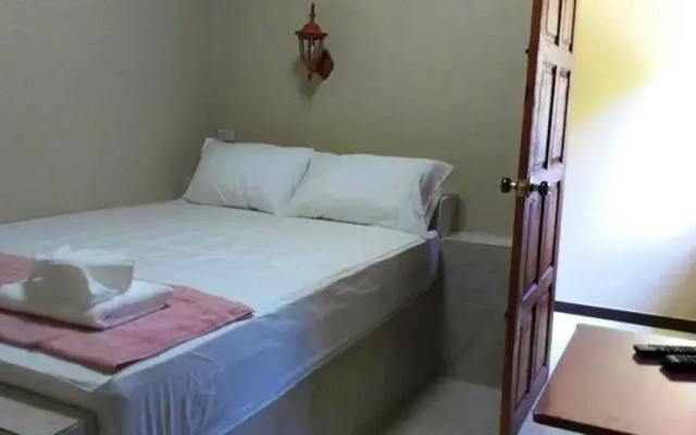 Baan Nokkhamin Resort
