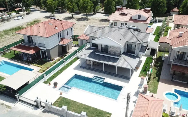 Stunning 4-bed Villa Grey 4 Bedrooms Private Pool