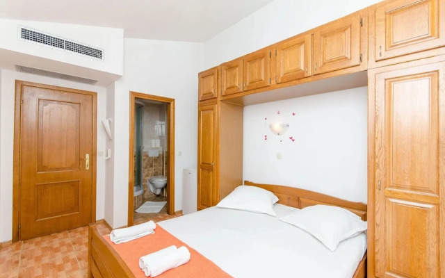 Apartments and Rooms Roso