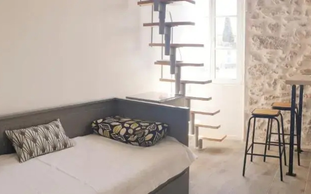 Superbement rénové studio duplex Vieil Antibes