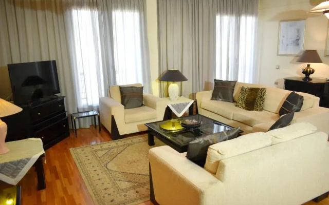 Central Apartment Next To The River