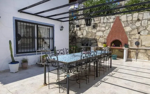 Comfy Triplex near Beach with Garden in Bodrum