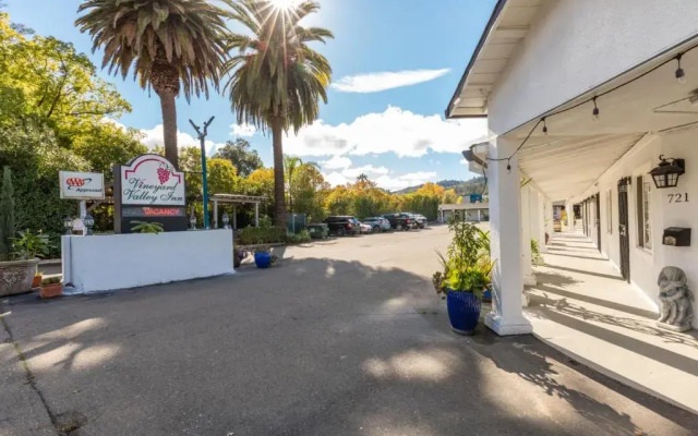 Vineyard Valley Inn