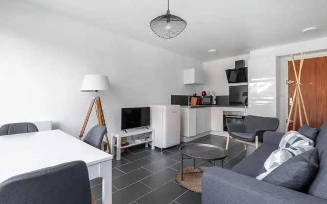 Appt Lumineux - Avec Balcon a 400m de la Plage