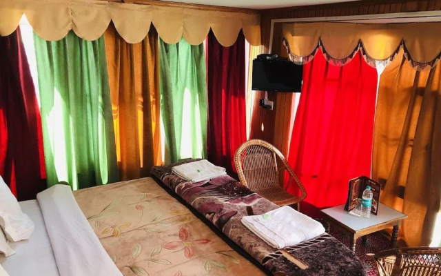 Hotel Glacier Heights