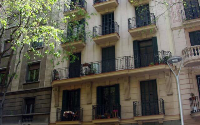 Отель Oanda Apartmets Barcelona: Florida Барселона вид на фасад