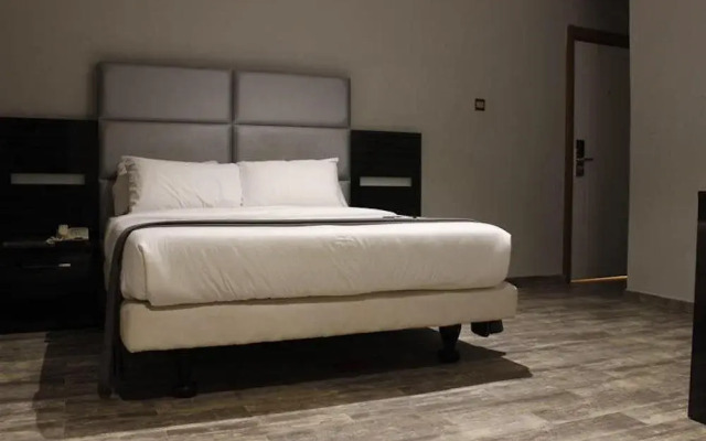 Ellyxville Hotel