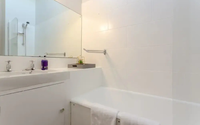 Amazing 2 Bedroom House in Putney