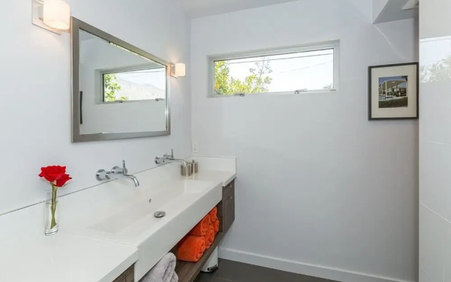 Tranquilo 3 Bedroom Home by Redawning