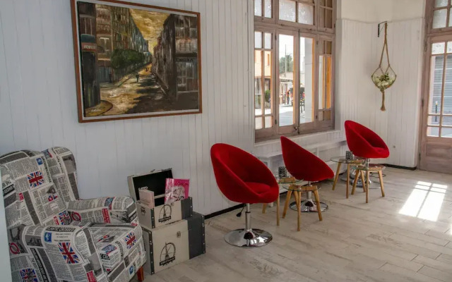 Hostal Emporda
