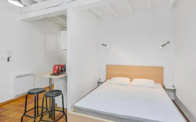 Bright studio near the Popes Palace in Avignon - Welkeys
