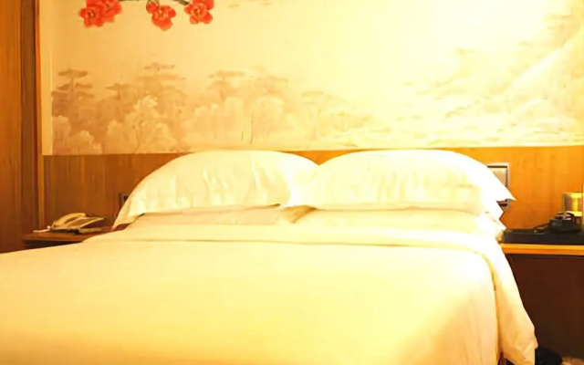 Junpin Coastal Hotel (Qingdao Railway Station Subway Station Zhanqiao Branch)(君品海岸酒店（青岛火车站地铁站栈桥店）)