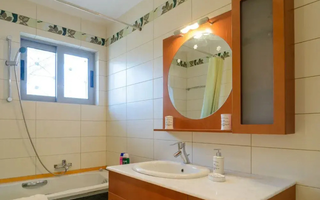 Comfy Vacation Flat Near the Beach