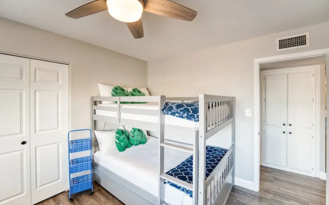 3BR Sleeps 8 Pool Putting Green BQQ Large Island!