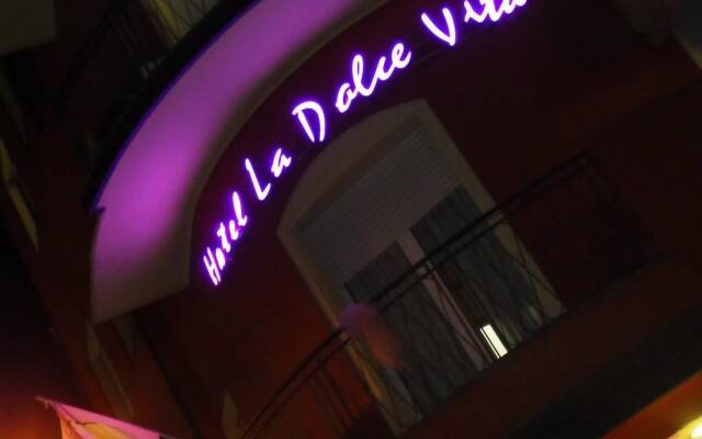 Hotel La Dolce Vita вид на фасад
