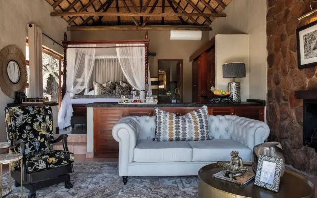 Ndlovu Safari Lodge