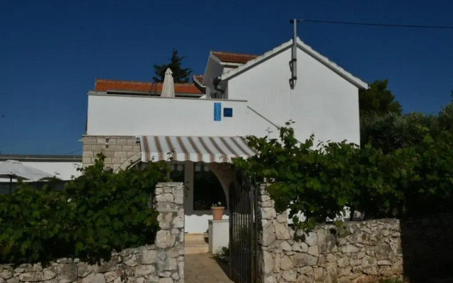 Apartment Ivo- 30m from the beach