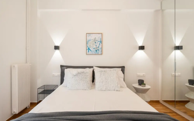 LIV - Premium Pagrati Apartment With View