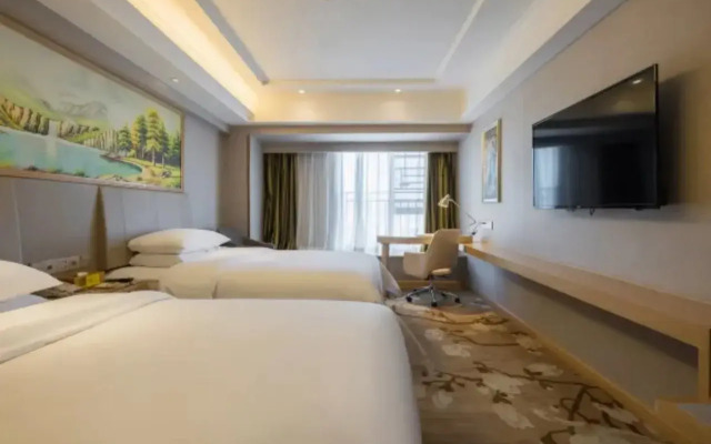 Vienna Hotel (Kunming Municipal Government Chunrong Street Subway Station)