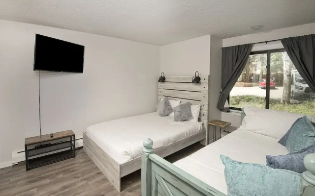 Breakaway West #212 2 Bedroom Condo by RedAwning