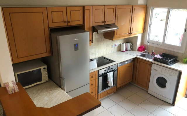 Spacious 3 bed, 2 bath maisonette in Regina Gardens
