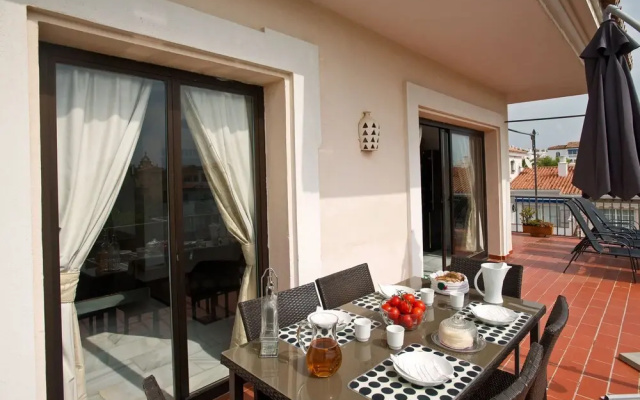 Beachfront Penthouse, Sea/mountain Views, 3 Balconies, Puerto Banus, Marbella