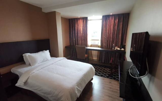 De Leon Hotel ll