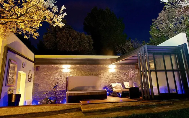 Studio in Roquefort-la-bédoule, With Pool Access, Enclosed Garden and