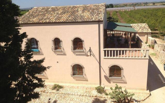Отель Agriturismo La Casa Di Melo Фонтане-Бьянке вид на фасад