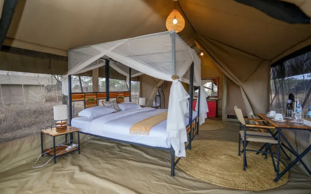 Malaika Mara River Migration Camp