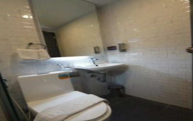 RoomQuest Sukhumvit 36 BTS Thonglor
